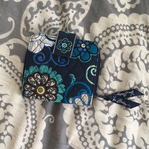 Vera Bradley Mod Floral Blue Wallet NWOT